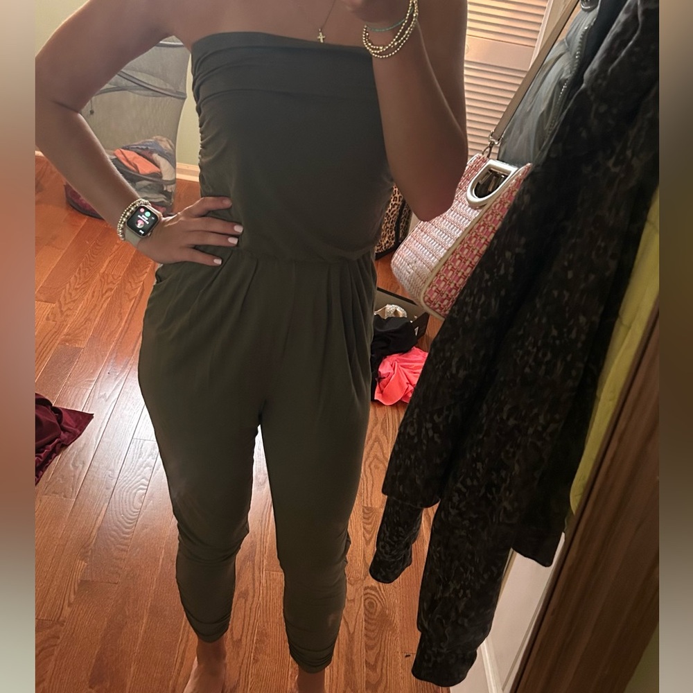 Super cute strapless altard state jumper!